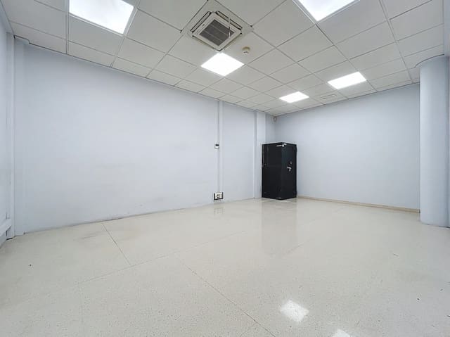 Commercial for sale in La Nucia Pueblo  , La Nucia - € 250,500 (Ref: 9369301)