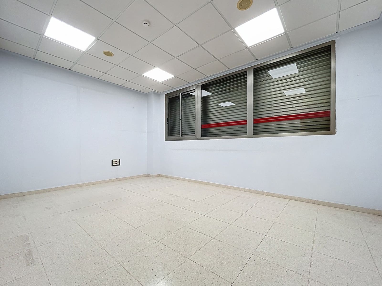 Commercieel te koop in La Nucia - € 250.500 (Ref: 9369301)