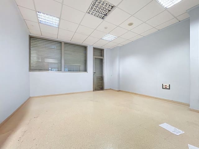 Commercial for sale in La Nucia Pueblo  , La Nucia - € 230,750 (Ref: 9369302)