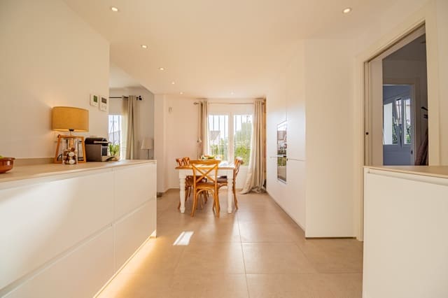 3 soveværelse Villa til salg i Pueblo - Urbanizaciones, Alfaz del Pi / L'Alfàs del Pi med swimmingpool garage - € 650.000 (Ref: 9386712)