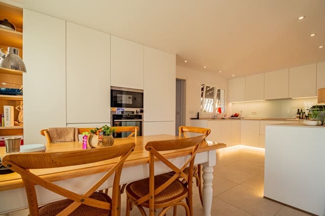 3 soveværelse Villa til salg i Pueblo - Urbanizaciones, Alfaz del Pi / L'Alfàs del Pi med swimmingpool garage - € 650.000 (Ref: 9386712)