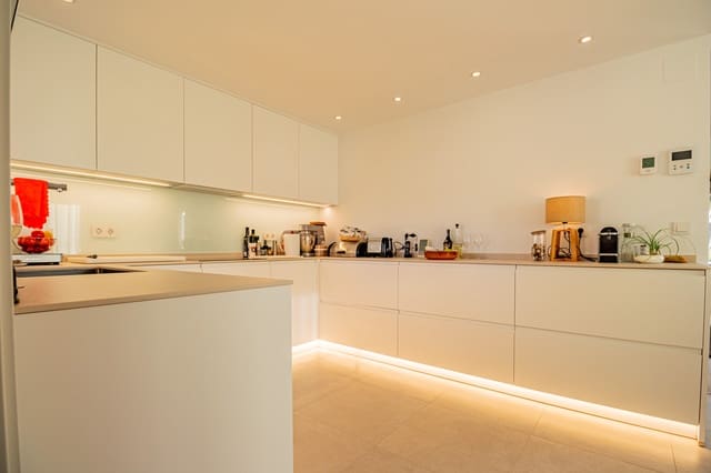 3 soveværelse Villa til salg i Pueblo - Urbanizaciones, Alfaz del Pi / L'Alfàs del Pi med swimmingpool garage - € 650.000 (Ref: 9386712)