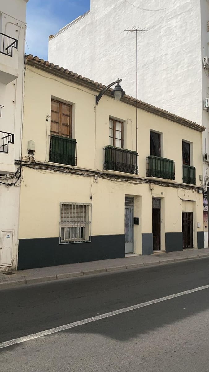 4 makuuhuone Omakotitalo myytävänä paikassa Altea - 899 000 € (Ref: 9397863)