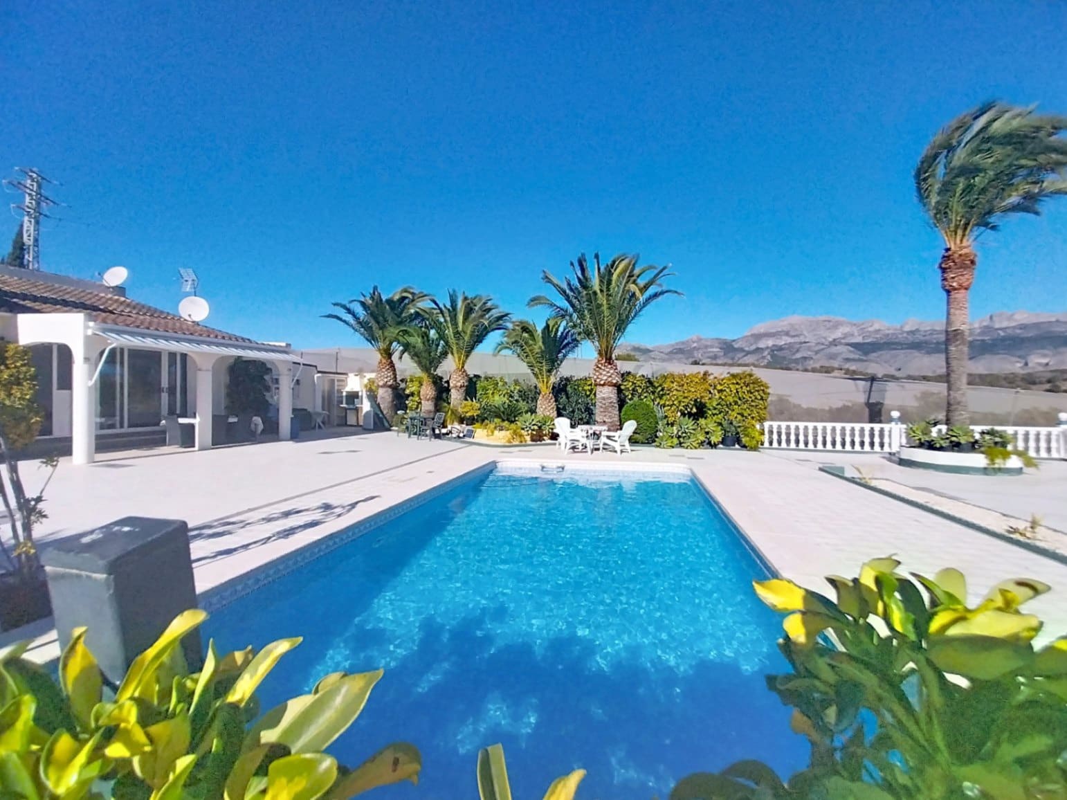 3 makuuhuone Huvila myytävänä paikassa La Nucia mukana uima-altaan 
autotalli - 495 000 € (Ref: 9432518)