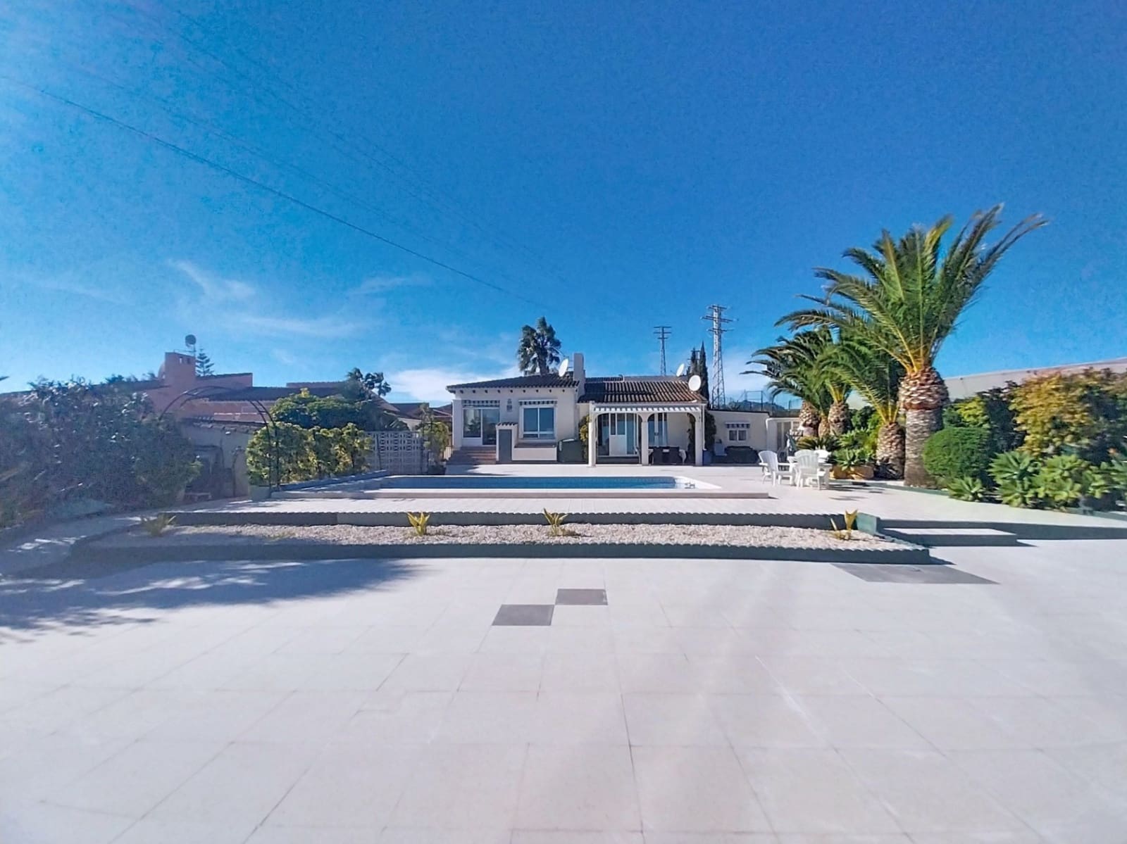 3 makuuhuone Huvila myytävänä paikassa La Nucia mukana uima-altaan 
autotalli - 495 000 € (Ref: 9432518)