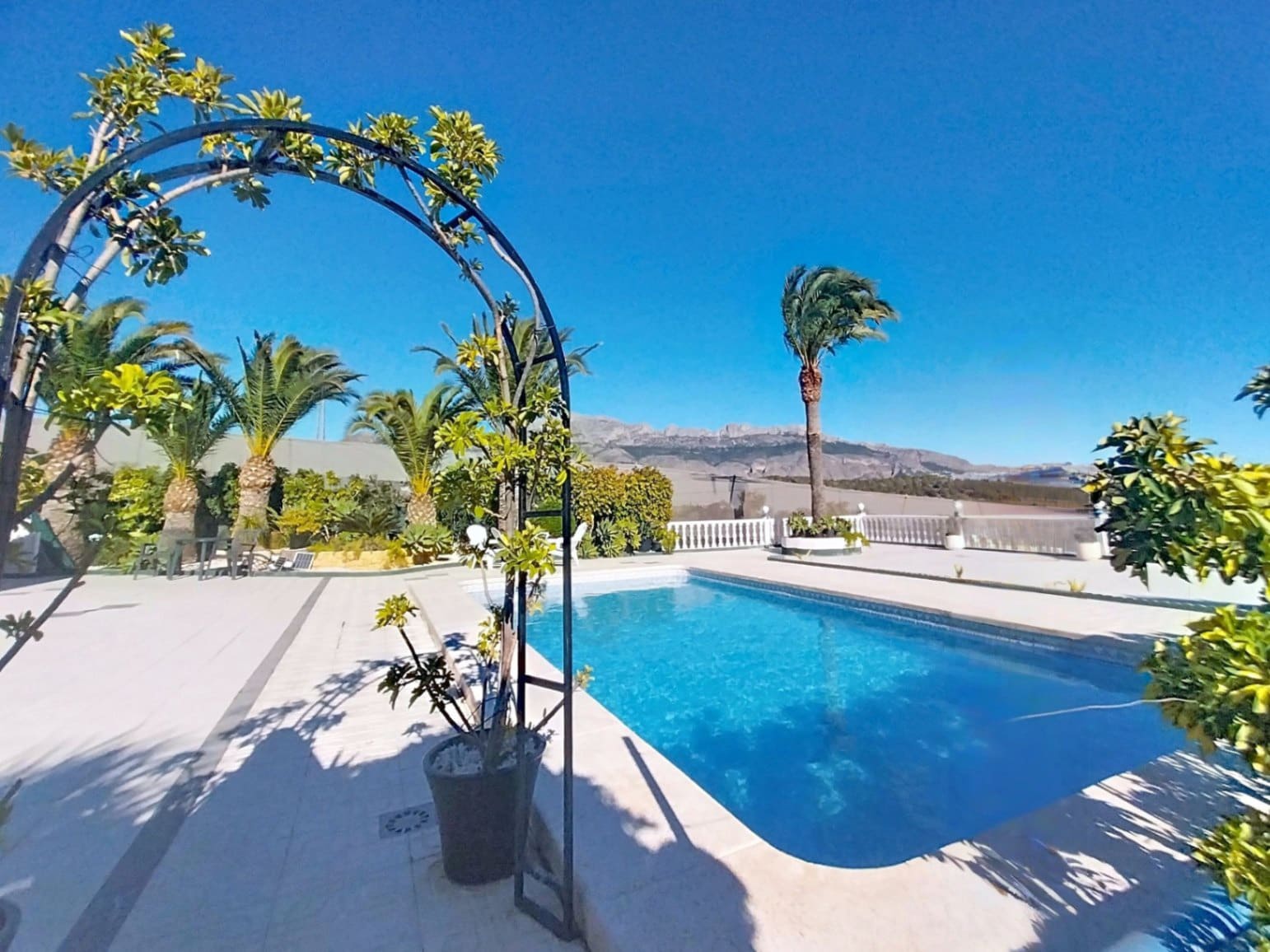 3 makuuhuone Huvila myytävänä paikassa La Nucia mukana uima-altaan 
autotalli - 495 000 € (Ref: 9432518)