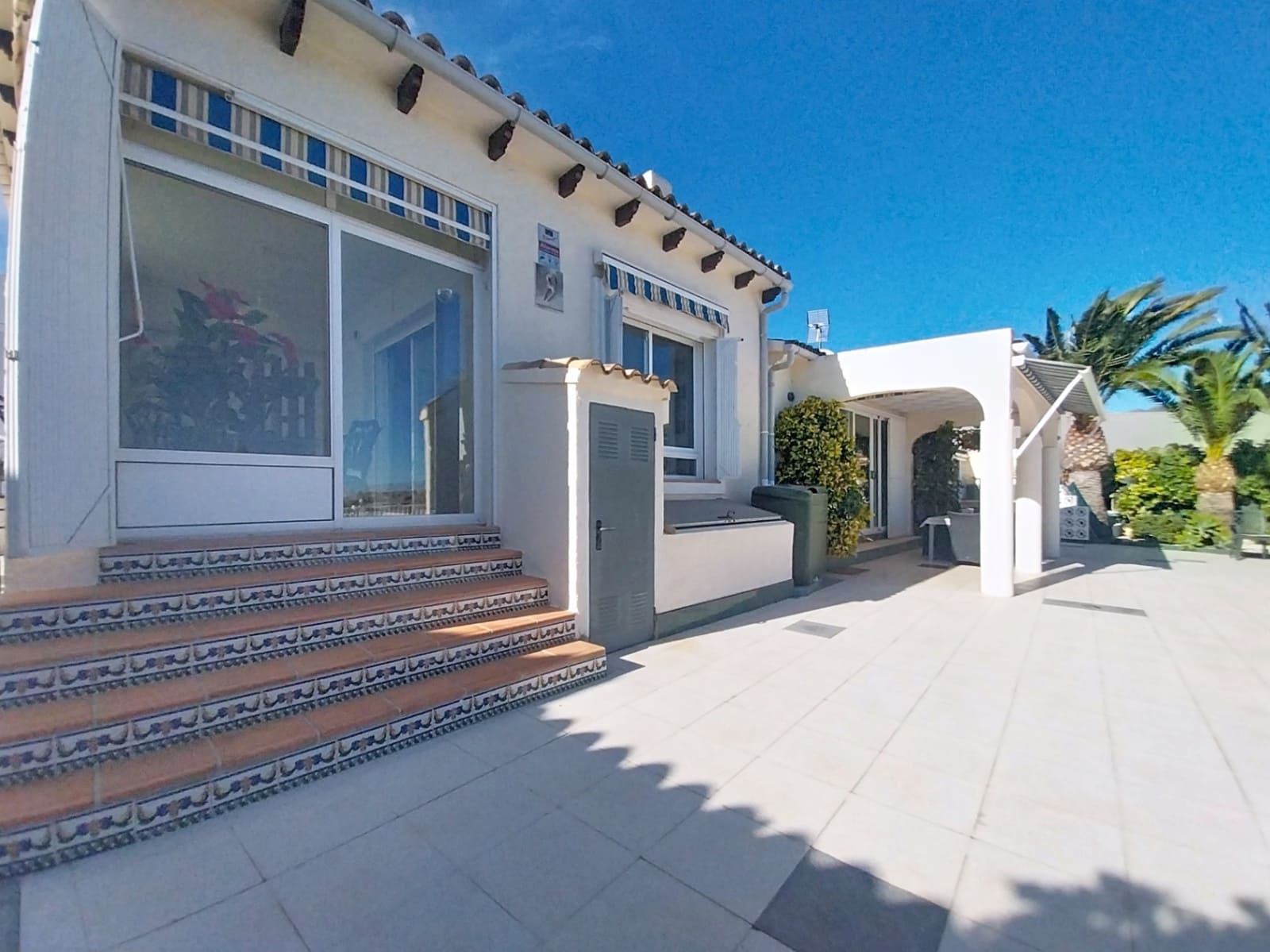 3 makuuhuone Huvila myytävänä paikassa La Nucia mukana uima-altaan 
autotalli - 495 000 € (Ref: 9432518)