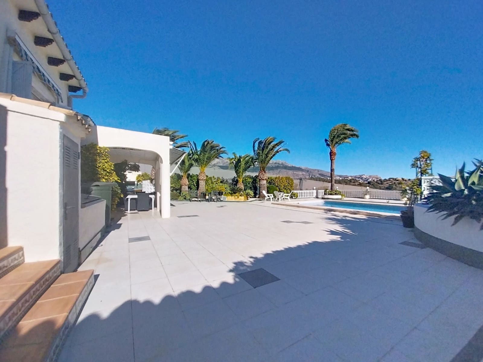 3 makuuhuone Huvila myytävänä paikassa La Nucia mukana uima-altaan 
autotalli - 495 000 € (Ref: 9432518)