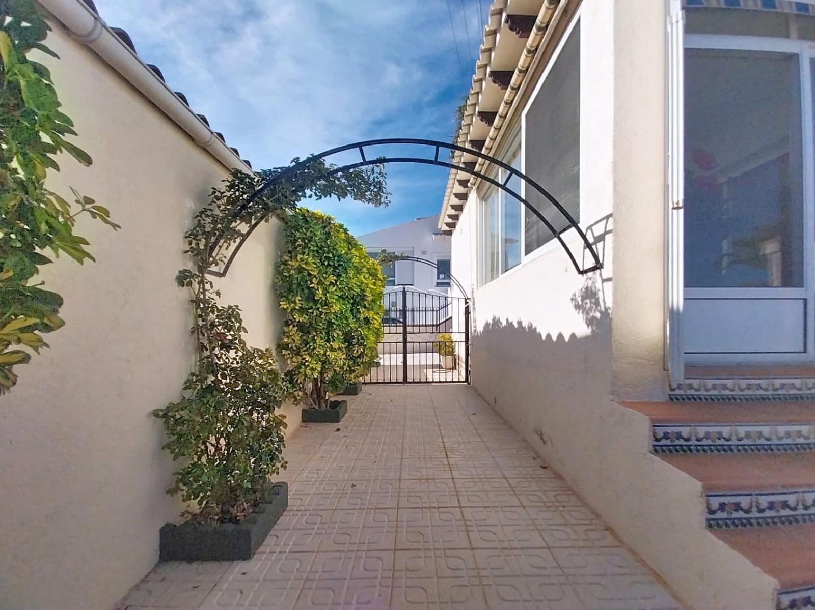 3 makuuhuone Huvila myytävänä paikassa La Nucia mukana uima-altaan 
autotalli - 495 000 € (Ref: 9432518)