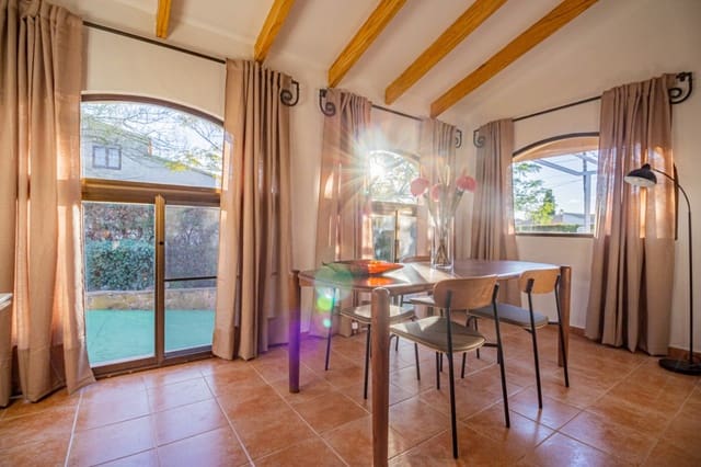 4 bedroom Villa for rent in Levante Alto, Benidorm - € 2,900 (Ref: 9450853)