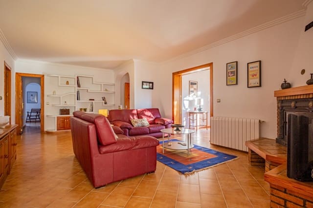 4 bedroom Villa for rent in Levante Alto, Benidorm - € 2,900 (Ref: 9450853)