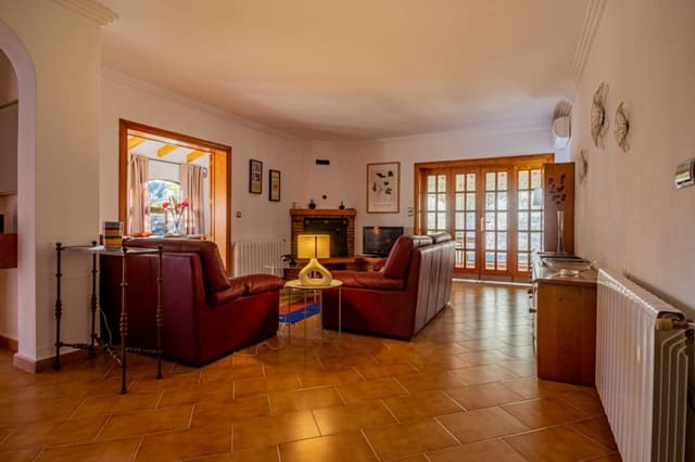 4 bedroom Villa for rent in Levante Alto, Benidorm - € 2,900 (Ref: 9450853)