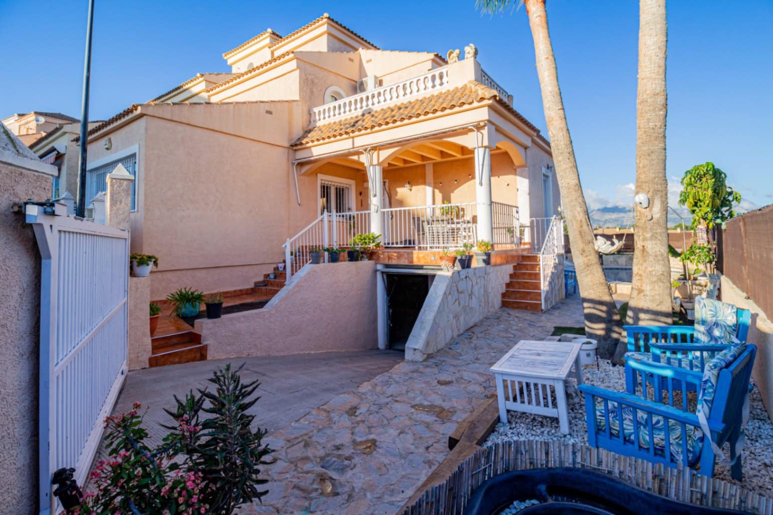 6 bedroom Villa for sale in La Nucia with pool garage - € 425,000 (Ref: 9465909)