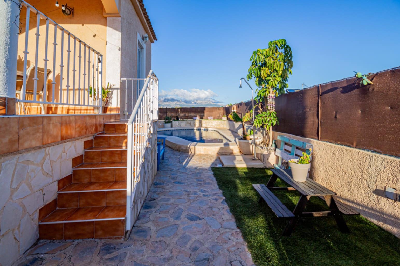 6 bedroom Villa for sale in La Nucia with pool garage - € 425,000 (Ref: 9465909)