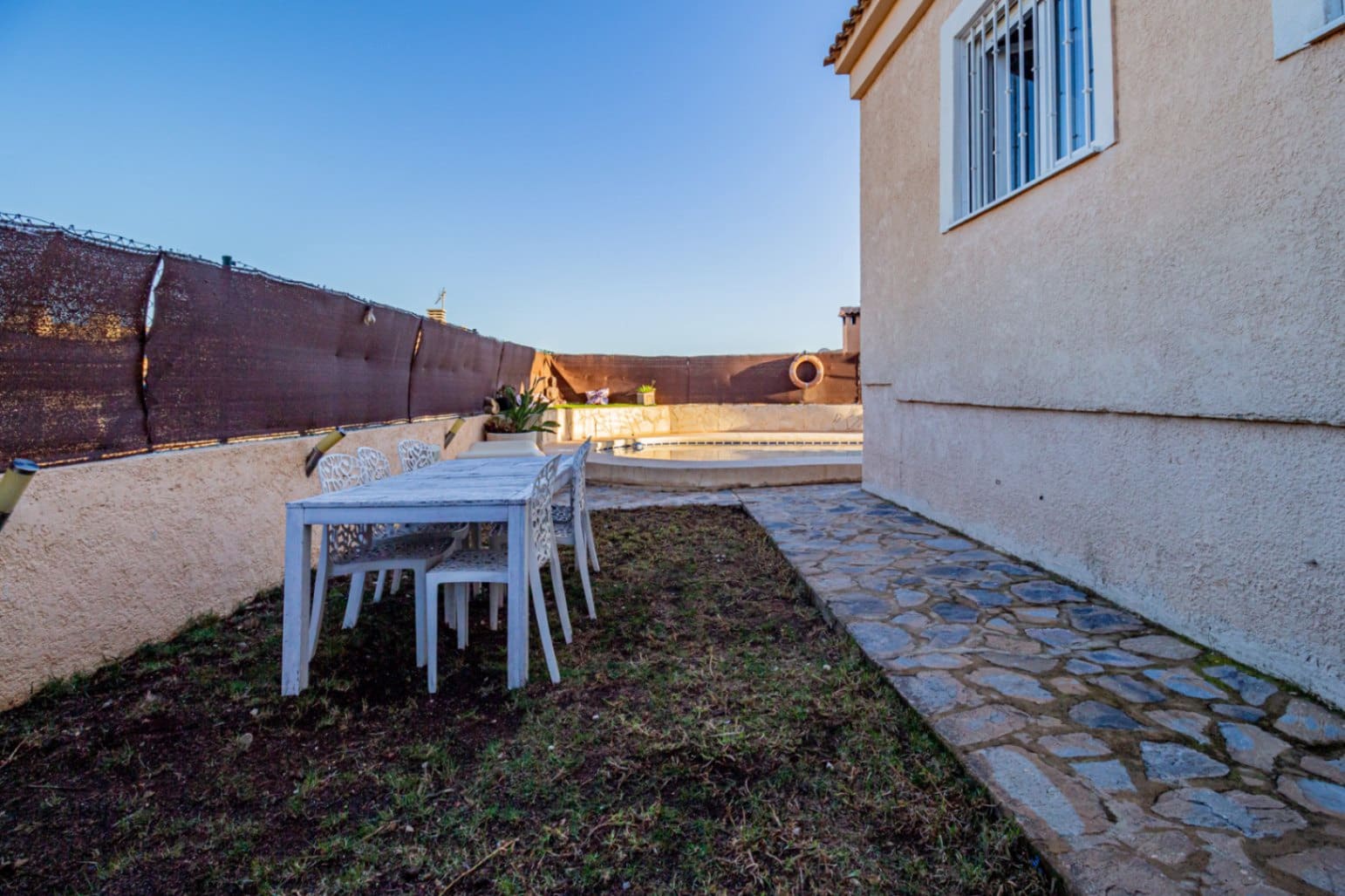 6 bedroom Villa for sale in La Nucia with pool garage - € 425,000 (Ref: 9465909)