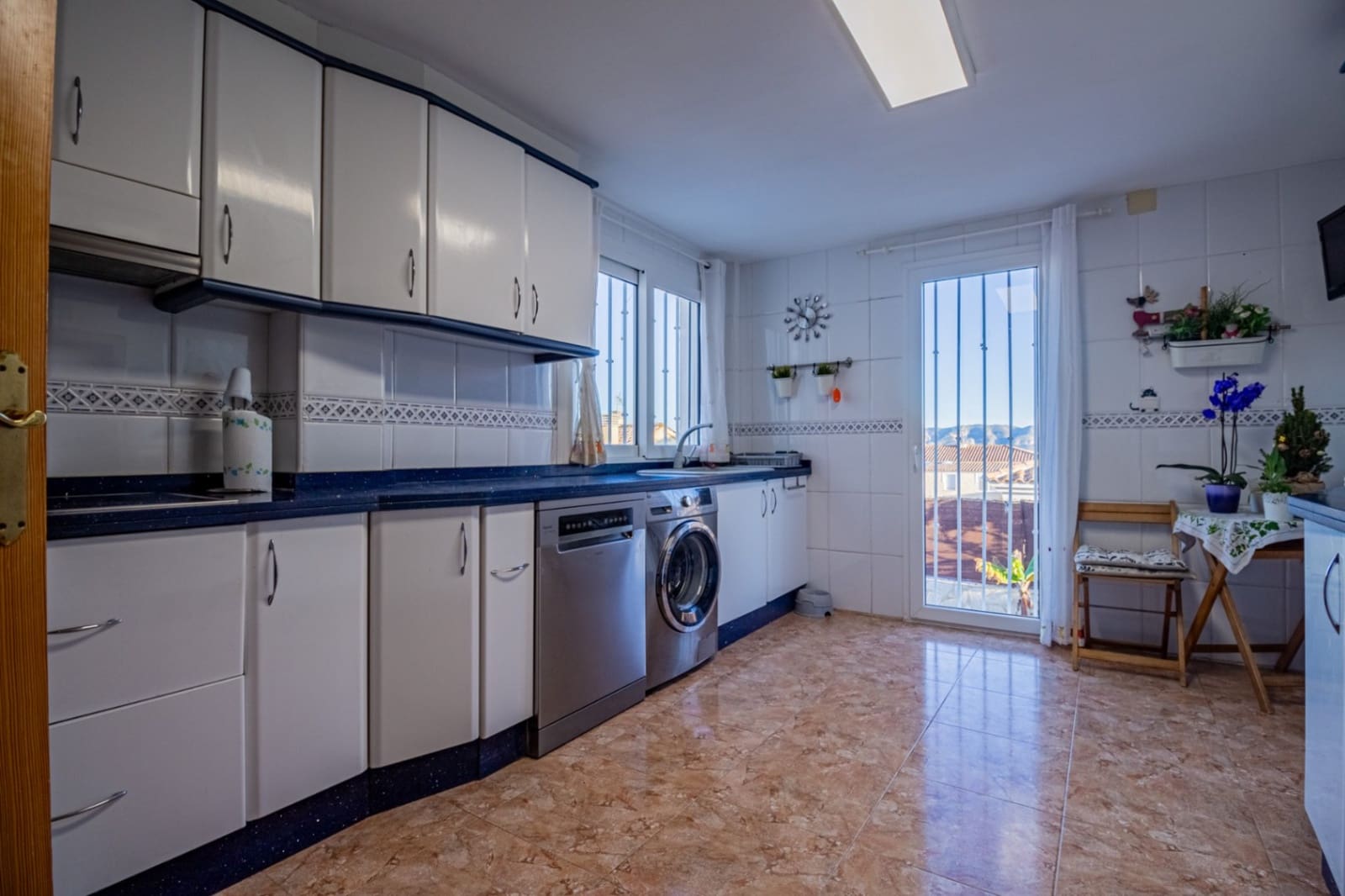 6 bedroom Villa for sale in La Nucia with pool garage - € 425,000 (Ref: 9465909)