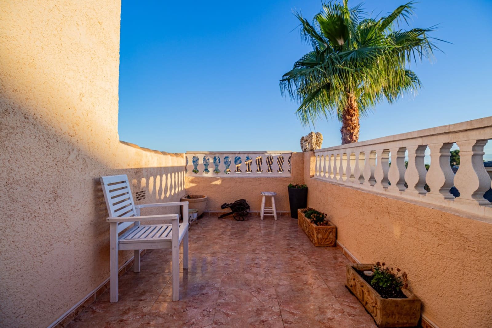 6 bedroom Villa for sale in La Nucia with pool garage - € 425,000 (Ref: 9465909)