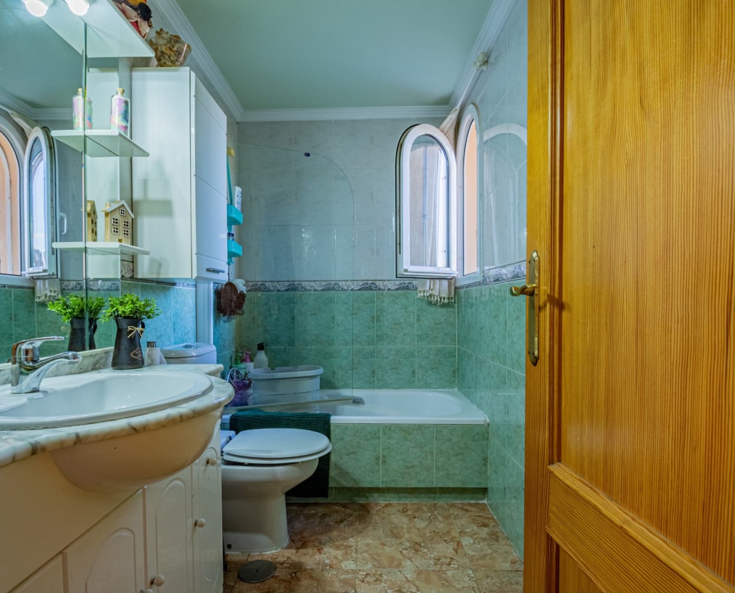 6 bedroom Villa for sale in La Nucia with pool garage - € 425,000 (Ref: 9465909)