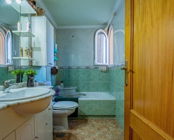 6 slaapkamer Villa te koop in La Nucia Pueblo  , La Nucia met zwembad garage - € 425.000 (Ref: 9465909)