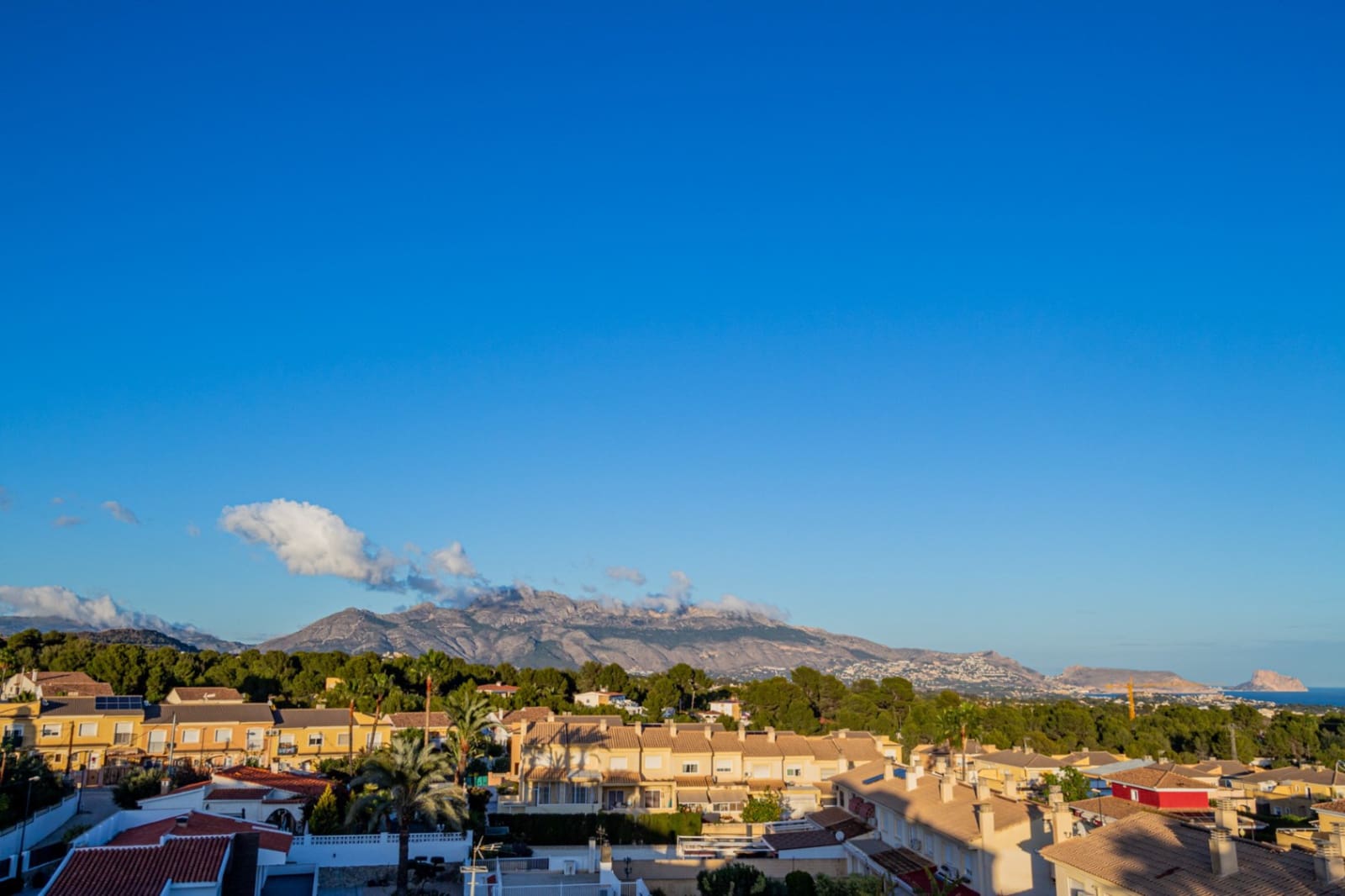 6 bedroom Villa for sale in La Nucia with pool garage - € 425,000 (Ref: 9465909)