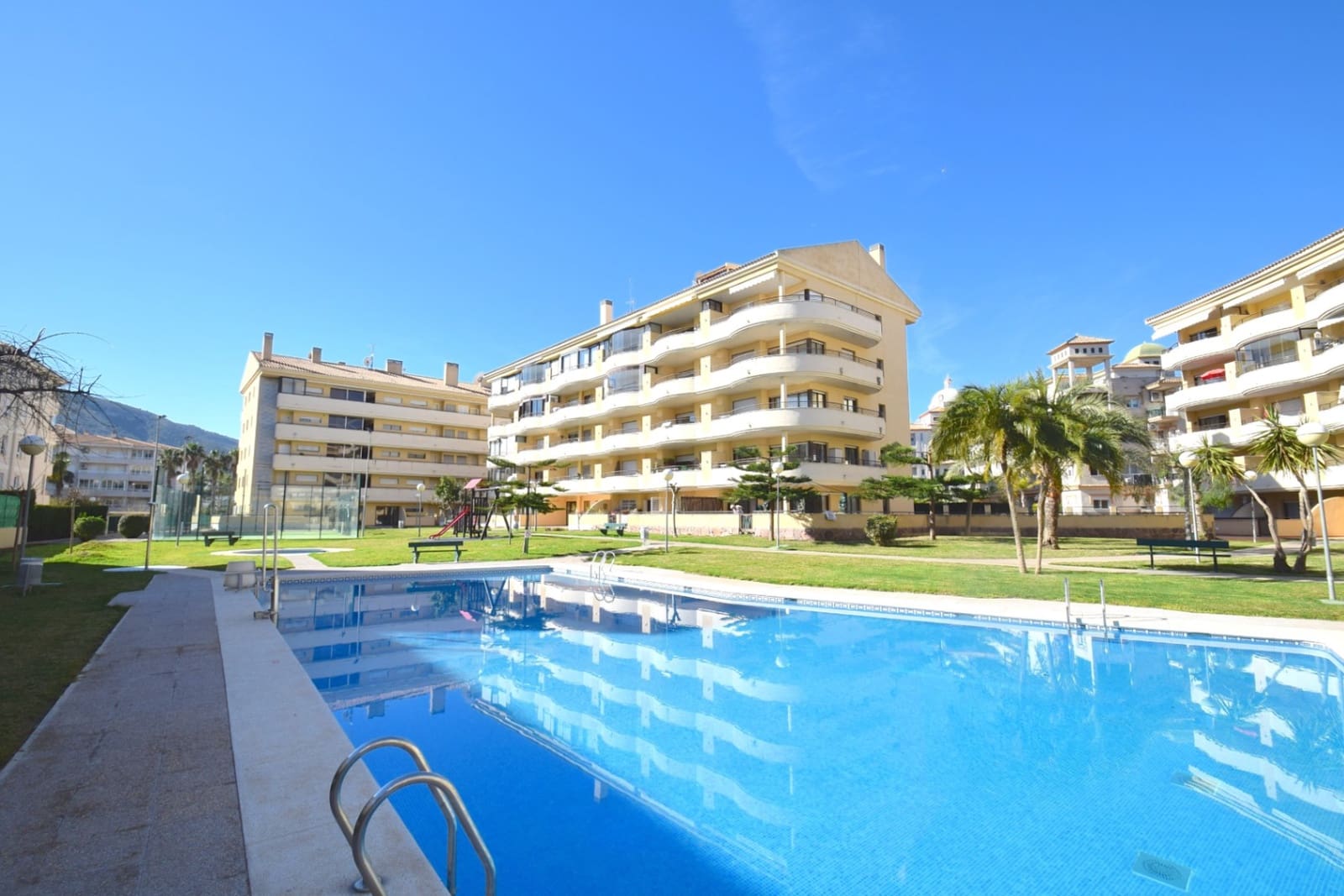 2 quarto Apartamento para arrendar em Albir com piscina garagem - 2 000 € (Ref: 9474378)