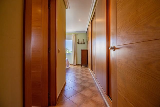 3 makuuhuone Huoneisto vuokrattavana paikassa La Nucia Pueblo  , La Nucia mukana uima-altaan 
autotalli - 1 500 € (Ref: 9475652)