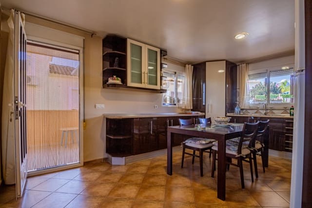 3 makuuhuone Huoneisto vuokrattavana paikassa La Nucia Pueblo  , La Nucia mukana uima-altaan 
autotalli - 1 500 € (Ref: 9475652)