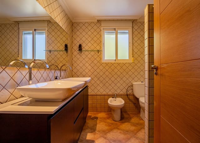 3 makuuhuone Huoneisto vuokrattavana paikassa La Nucia Pueblo  , La Nucia mukana uima-altaan 
autotalli - 1 500 € (Ref: 9475652)