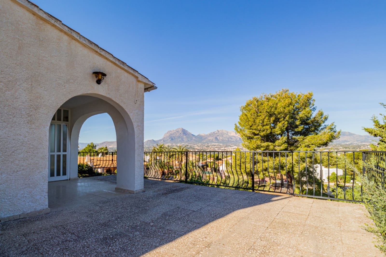 5 slaapkamer Villa te koop in Albir met zwembad garage - € 580.000 (Ref: 9503012)