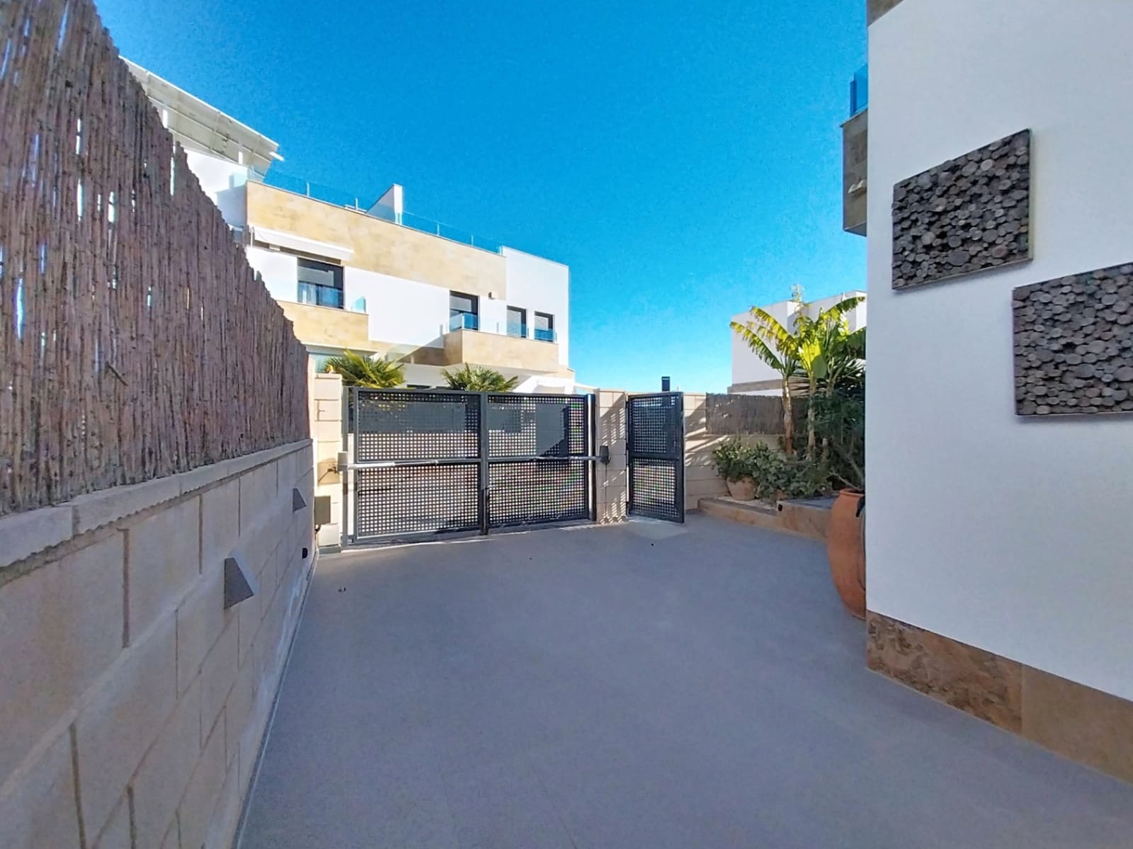 2 slaapkamer Bungalow te koop in Polop met zwembad garage - € 339.500 (Ref: 9503383)