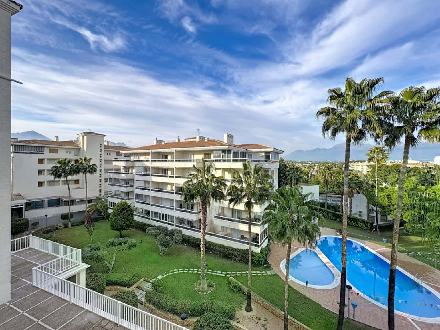 2 bedroom Apartment for sale in Albir with pool garage - € 399,000 (Ref: 9506913)