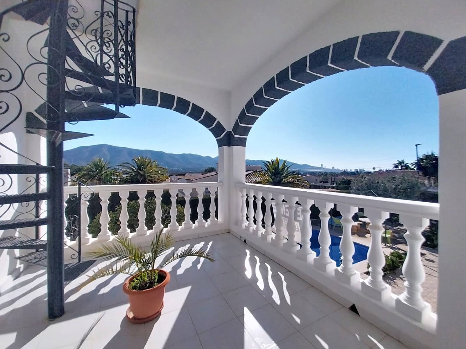 4 bedroom Villa for sale in Alfaz del Pi / L'Alfas del Pi with pool garage - € 898,000 (Ref: 9516016)