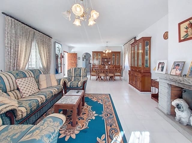 4 makuuhuone Huvila myytävänä paikassa Pueblo - Urbanizaciones, Alfaz del Pi / L'Alfàs del Pi mukana uima-altaan 
autotalli - 898 000 € (Ref: 9516016)