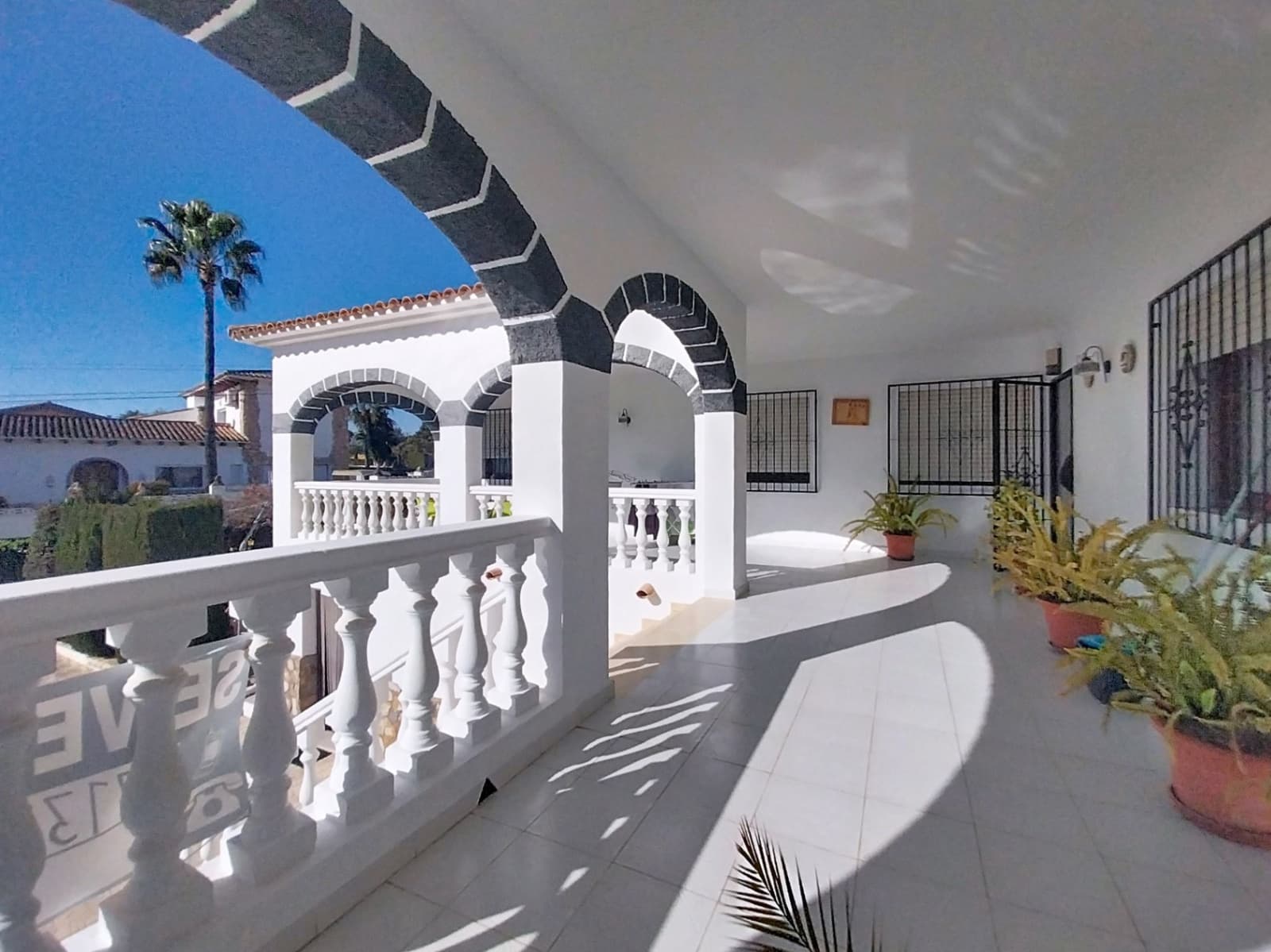 4 bedroom Villa for sale in Alfaz del Pi / L'Alfas del Pi with pool garage - € 898,000 (Ref: 9516016)