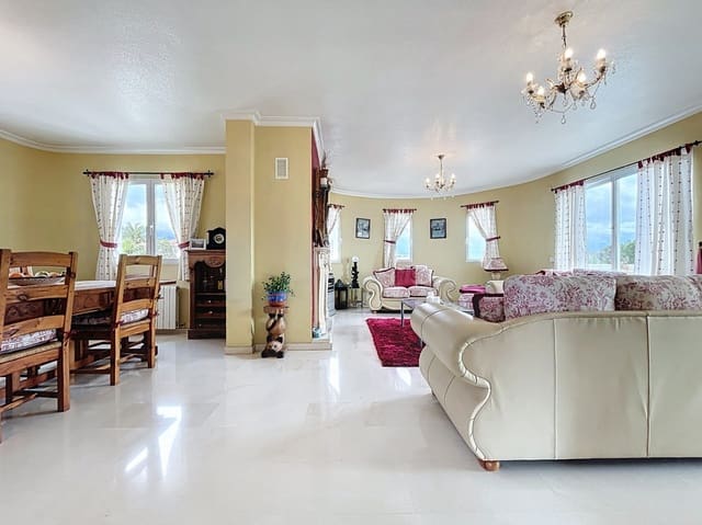 7 sovrum Villa till salu i Pueblo - Urbanizaciones, Alfaz del Pi / L'Alfàs del Pi med pool garage - 750 000 € (Ref: 9525562)