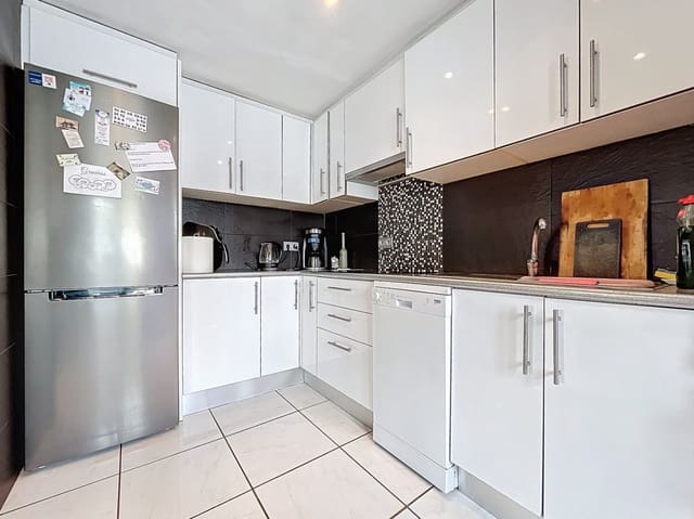 Chalet de 7 habitaciones en Pueblo - Urbanizaciones, Alfaz del Pi / L'Alfàs del Pi en venta con piscina garaje - 750.000 € (Ref: 9525562)