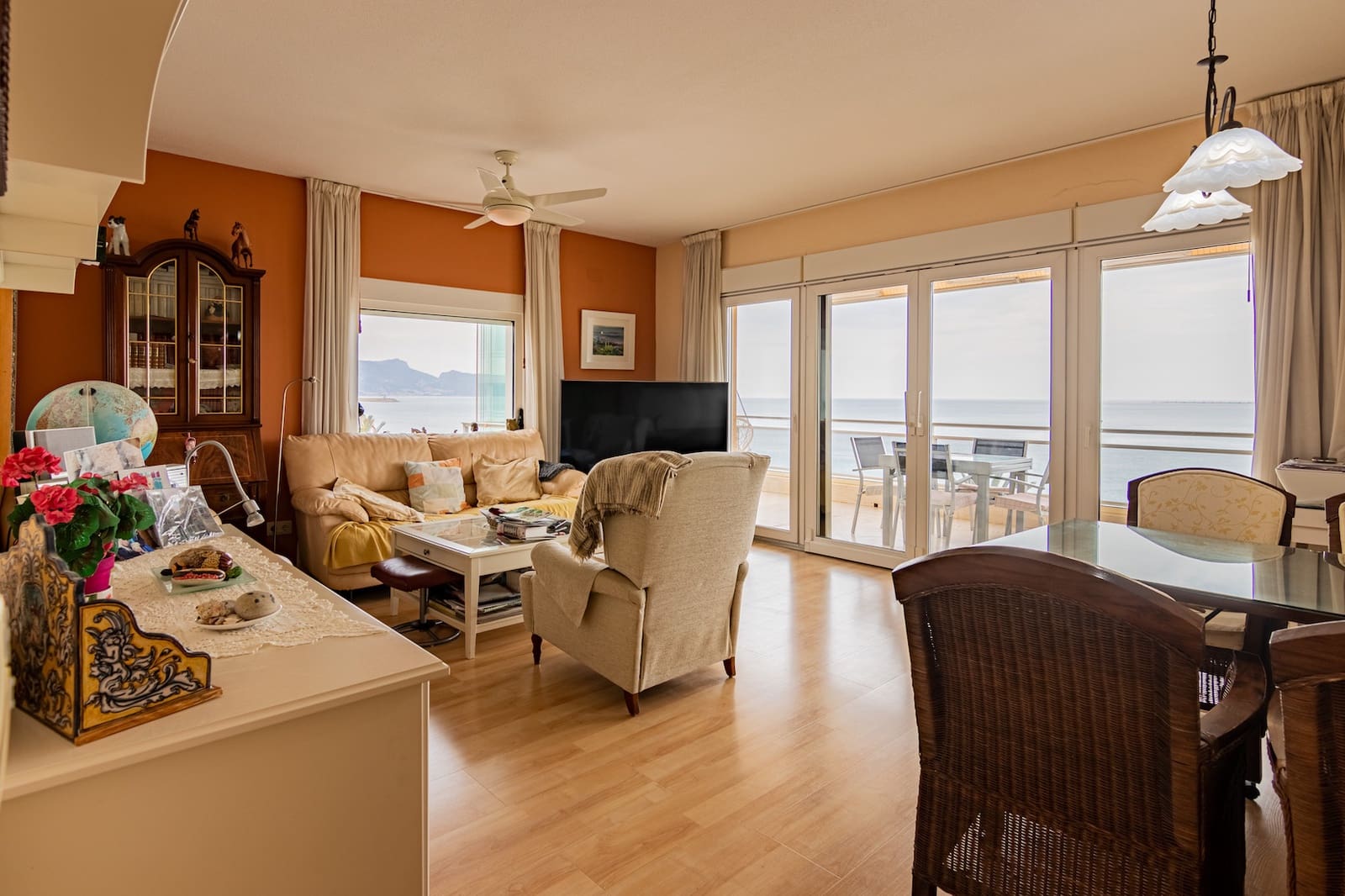 2 Zimmer Apartment zu verkaufen in Albir mit Garage - 560.000 € (Ref: 9528043)