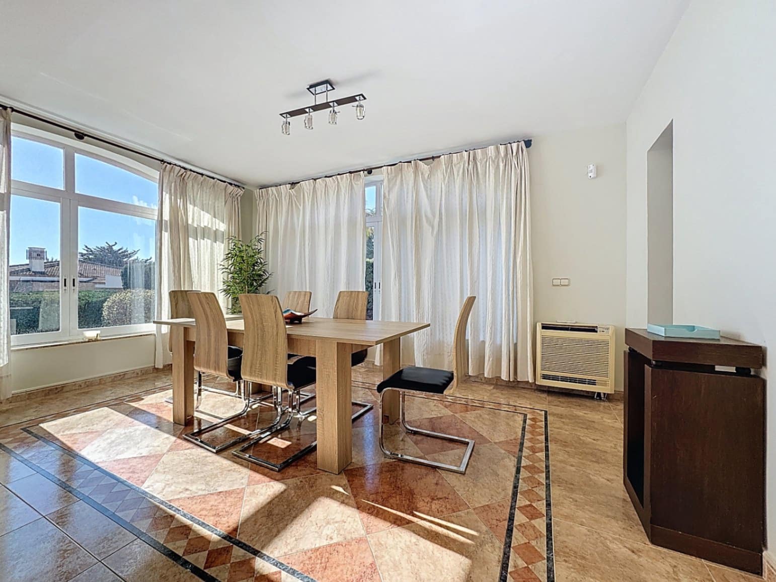 4 Zimmer Villa zu verkaufen in Benidorm mit Pool Garage - 995.000 € (Ref: 9534024)