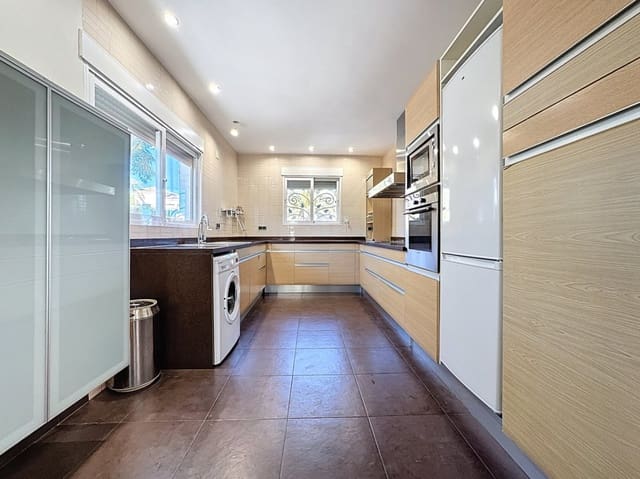 4 soveværelse Villa til salg i Levante Alto, Benidorm med swimmingpool garage - € 995.000 (Ref: 9534024)