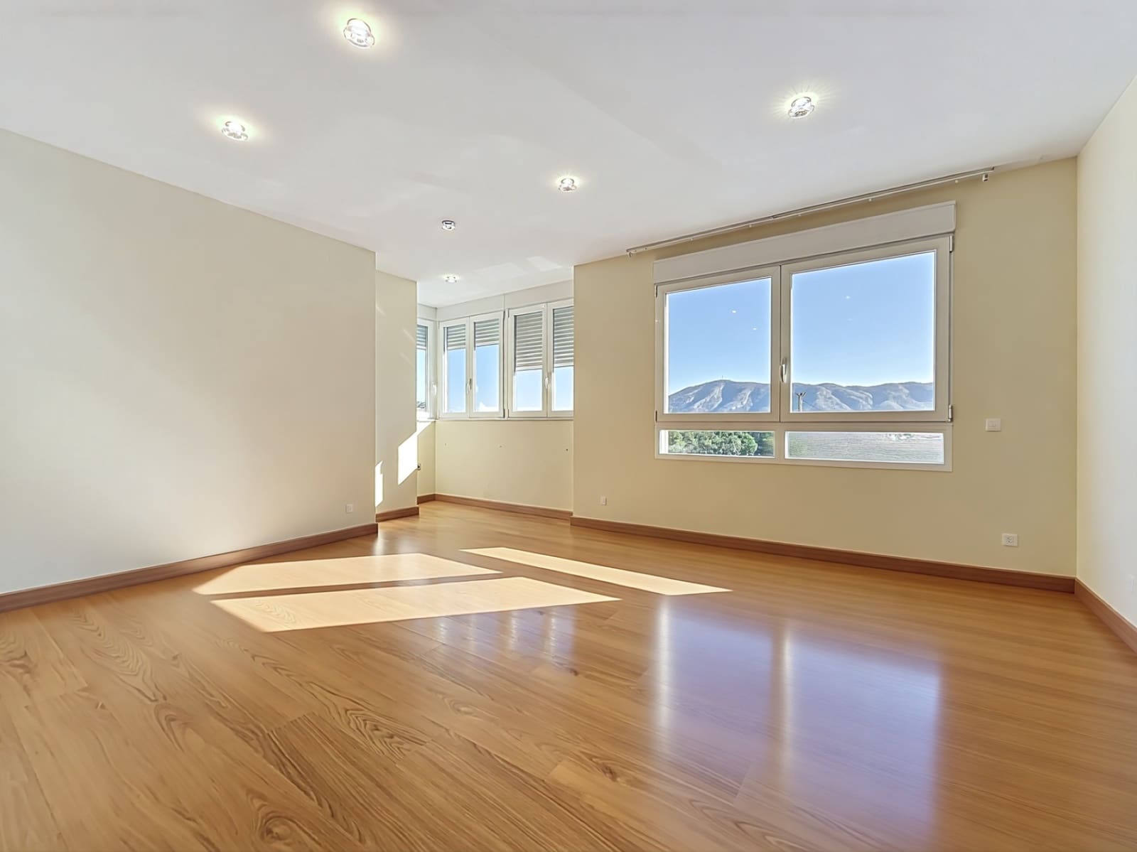 3 bedroom Apartment for sale in Alfaz del Pi / L'Alfas del Pi with garage - € 350,000 (Ref: 9547229)