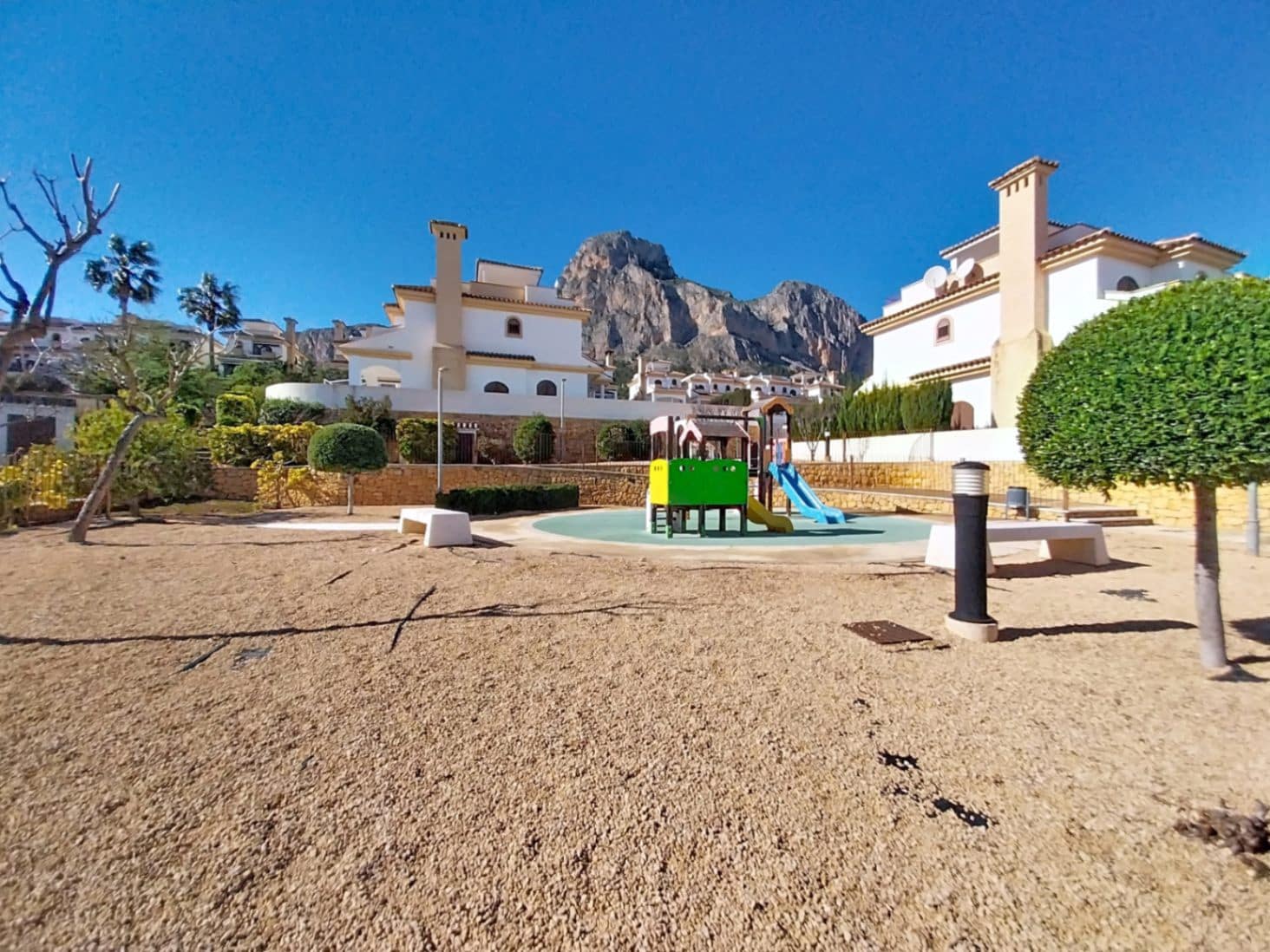 3 slaapkamer Halfvrijstaande villa te koop in Polop met zwembad garage - € 330.000 (Ref: 9572298)