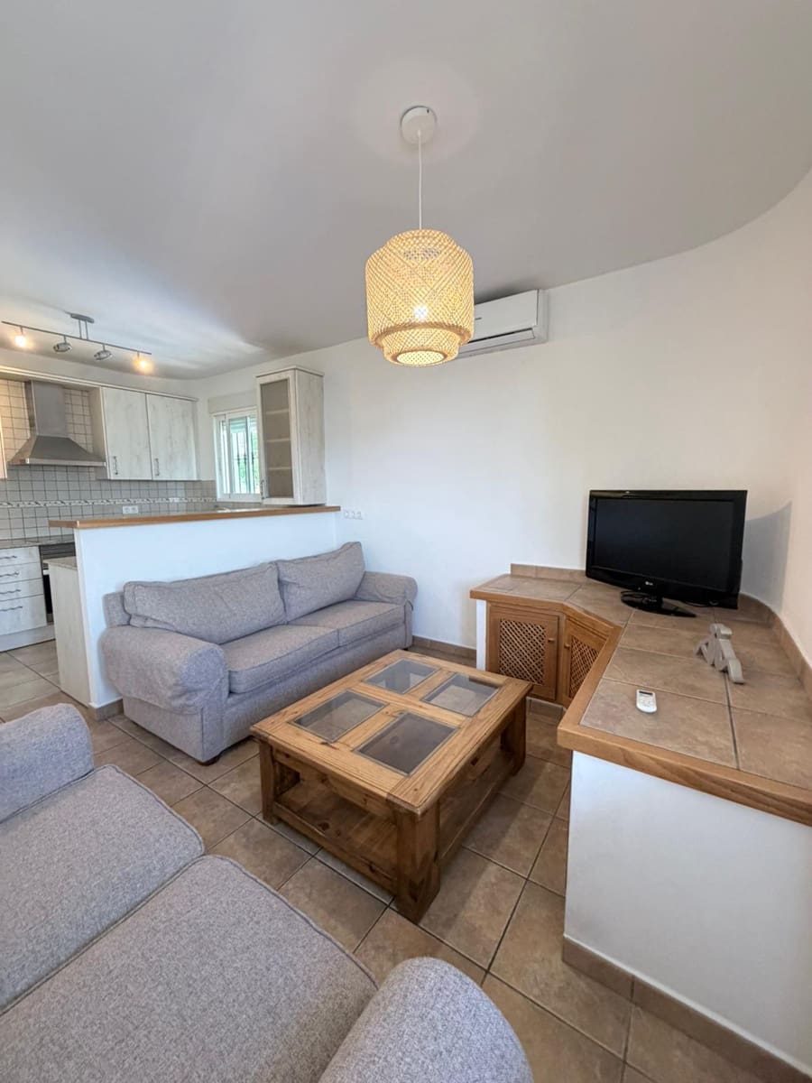 2 slaapkamer Halfvrijstaande villa te koop in La Nucia met zwembad - € 310.000 (Ref: 9584603)