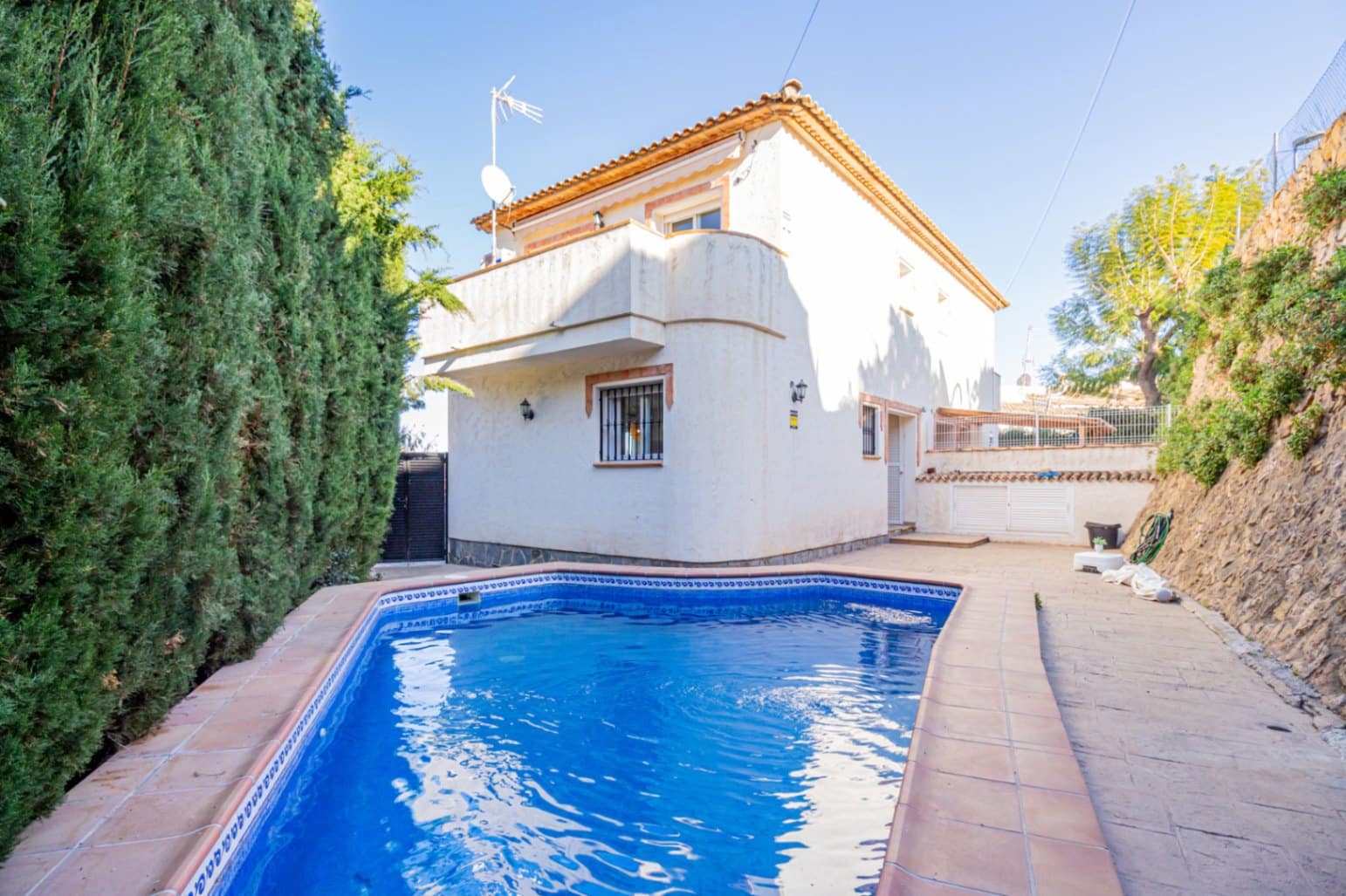 2 bedroom Semi-detached Villa for sale in La Nucia with pool - € 260,000 (Ref: 9584603)