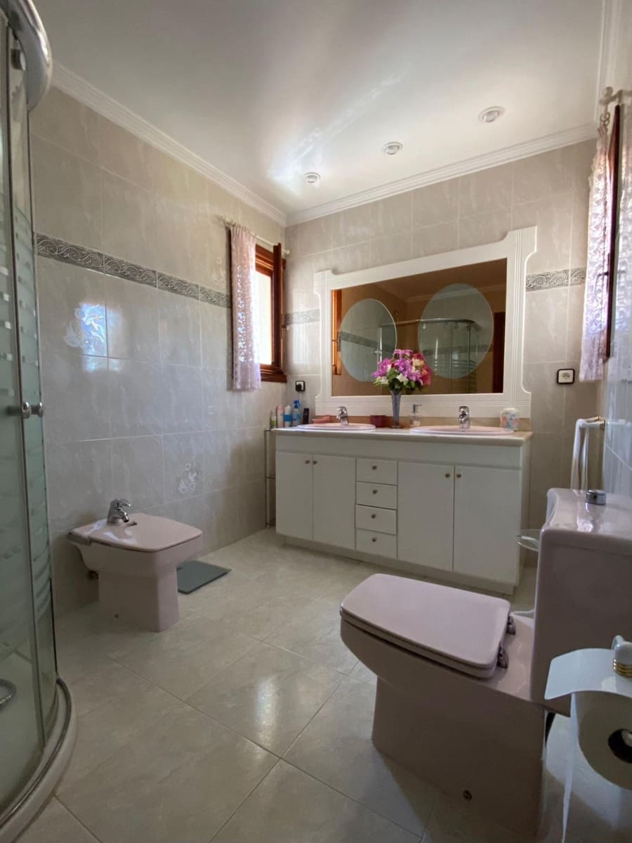 6 makuuhuone Huvila myytävänä paikassa La Nucia mukana uima-altaan 
autotalli - 625 000 € (Ref: 9598087)