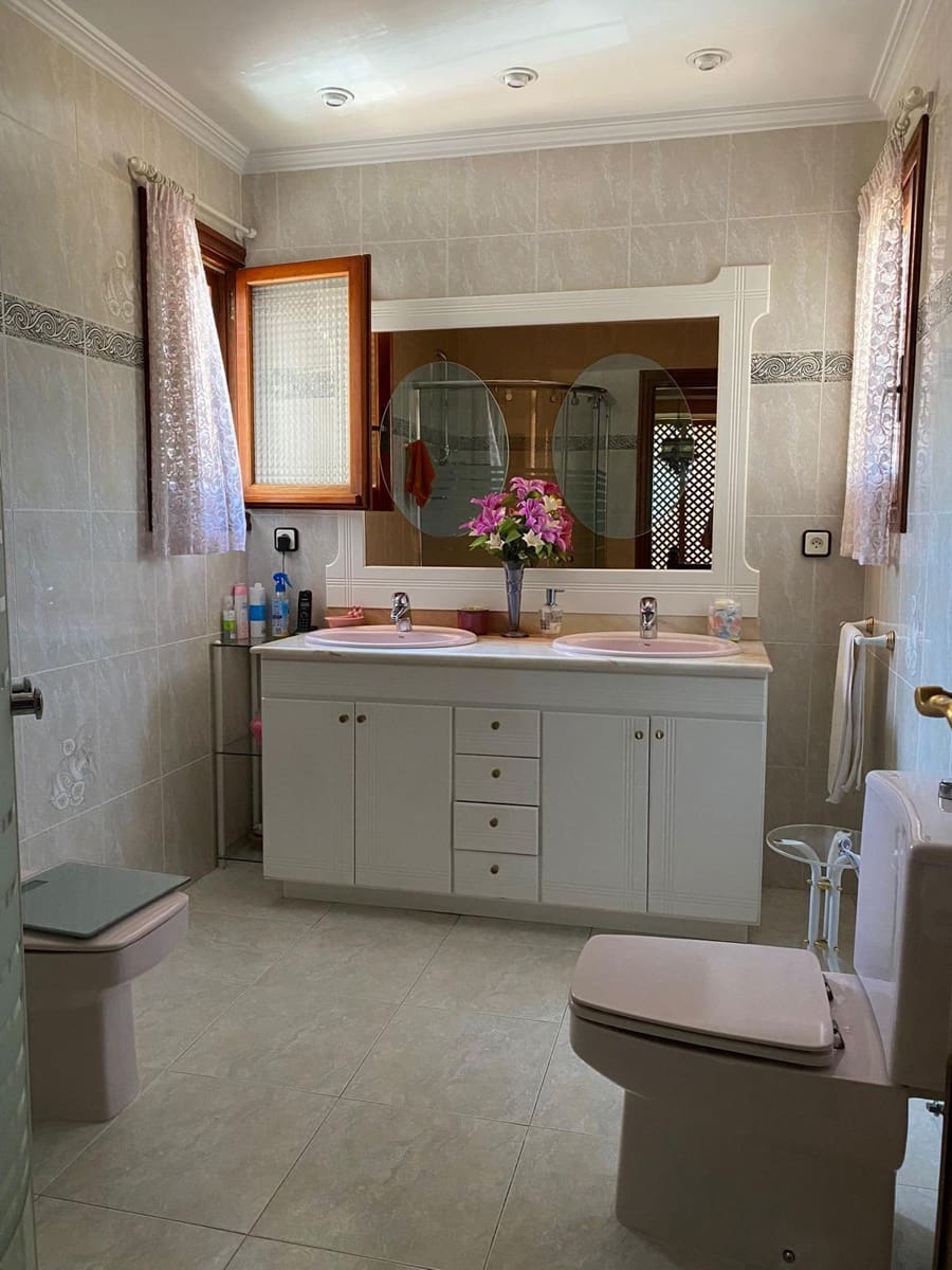 6 makuuhuone Huvila myytävänä paikassa La Nucia mukana uima-altaan 
autotalli - 625 000 € (Ref: 9598087)