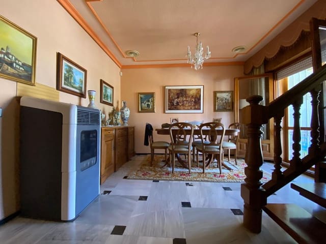 6 makuuhuone Huvila myytävänä paikassa La Nucia Pueblo  , La Nucia mukana uima-altaan 
autotalli - 625 000 € (Ref: 9598087)