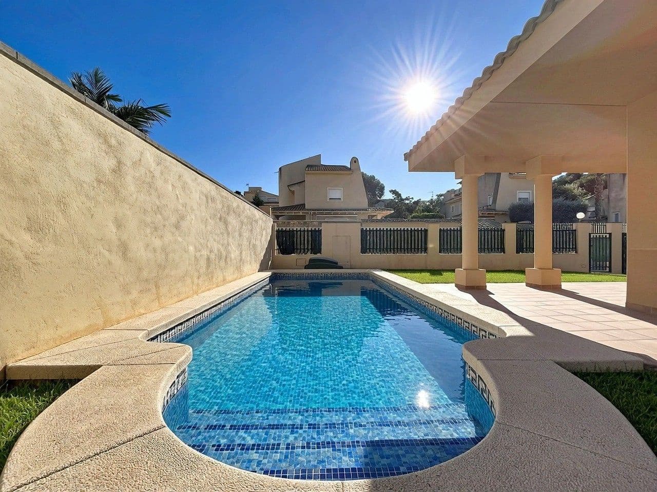 6 Zimmer Villa zu verkaufen in Benidorm mit Pool Garage - 970.000 € (Ref: 9606571)