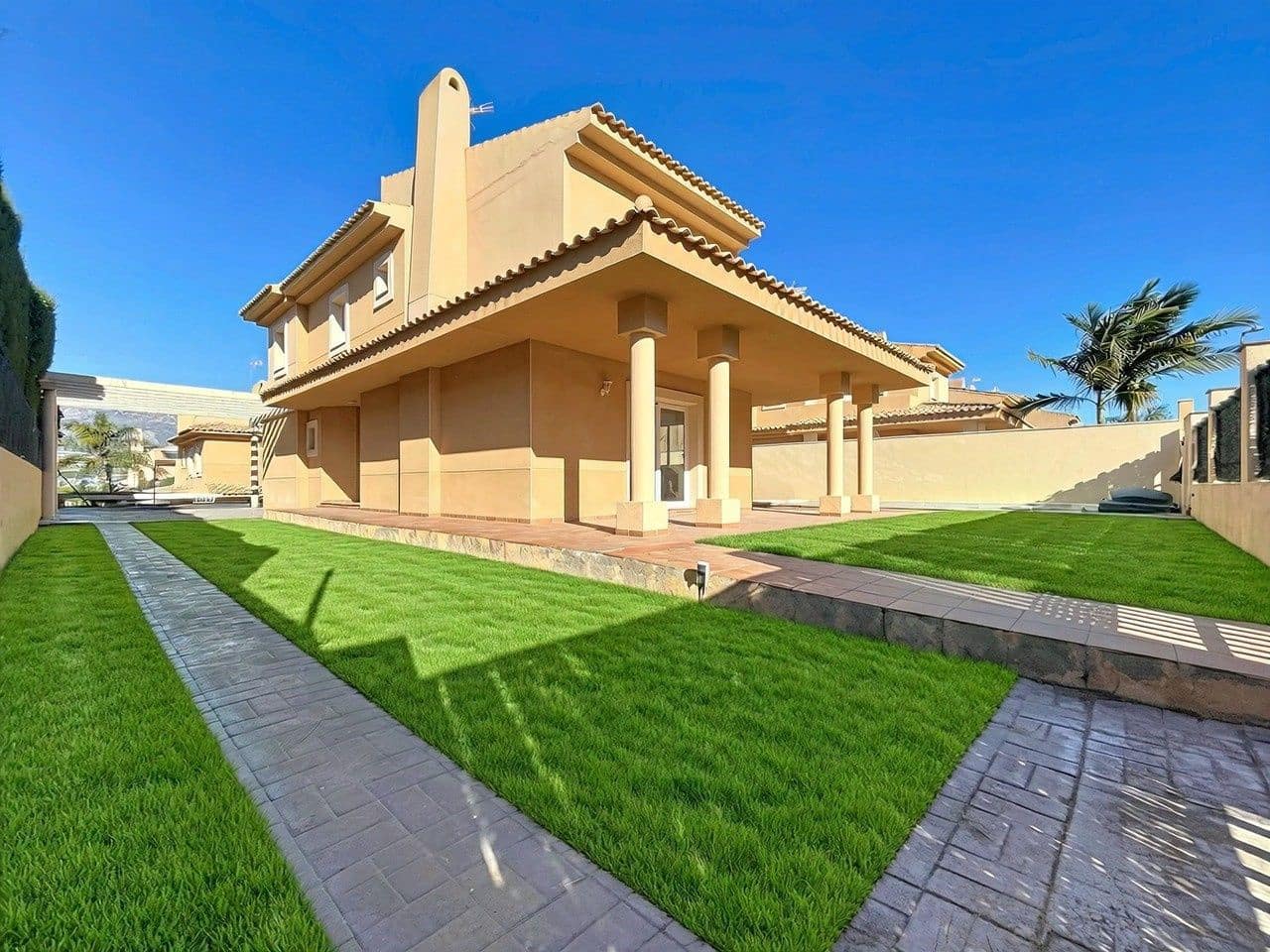 6 Zimmer Villa zu verkaufen in Benidorm mit Pool Garage - 970.000 € (Ref: 9606571)