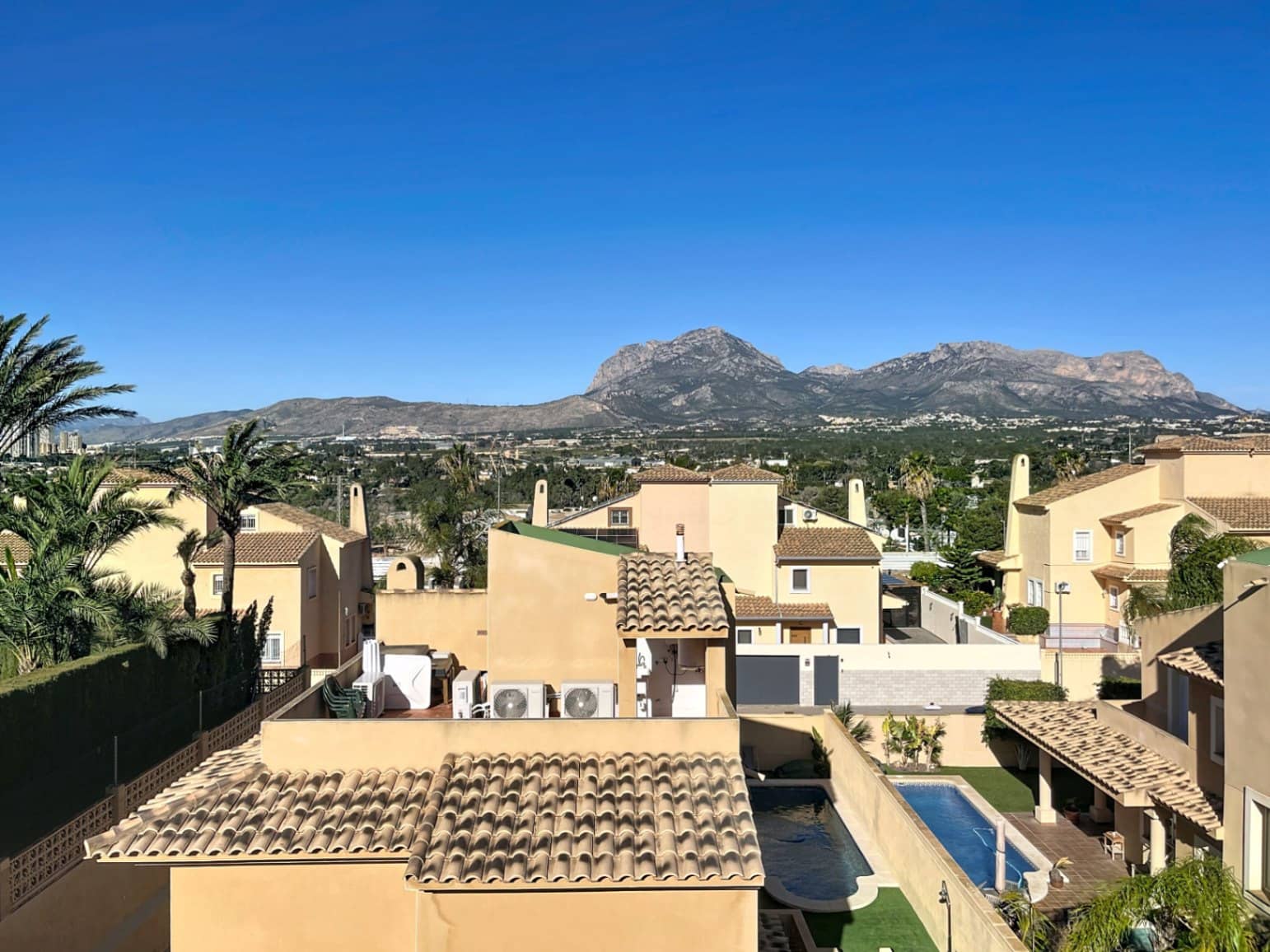 6 Zimmer Villa zu verkaufen in Benidorm mit Pool Garage - 970.000 € (Ref: 9606571)