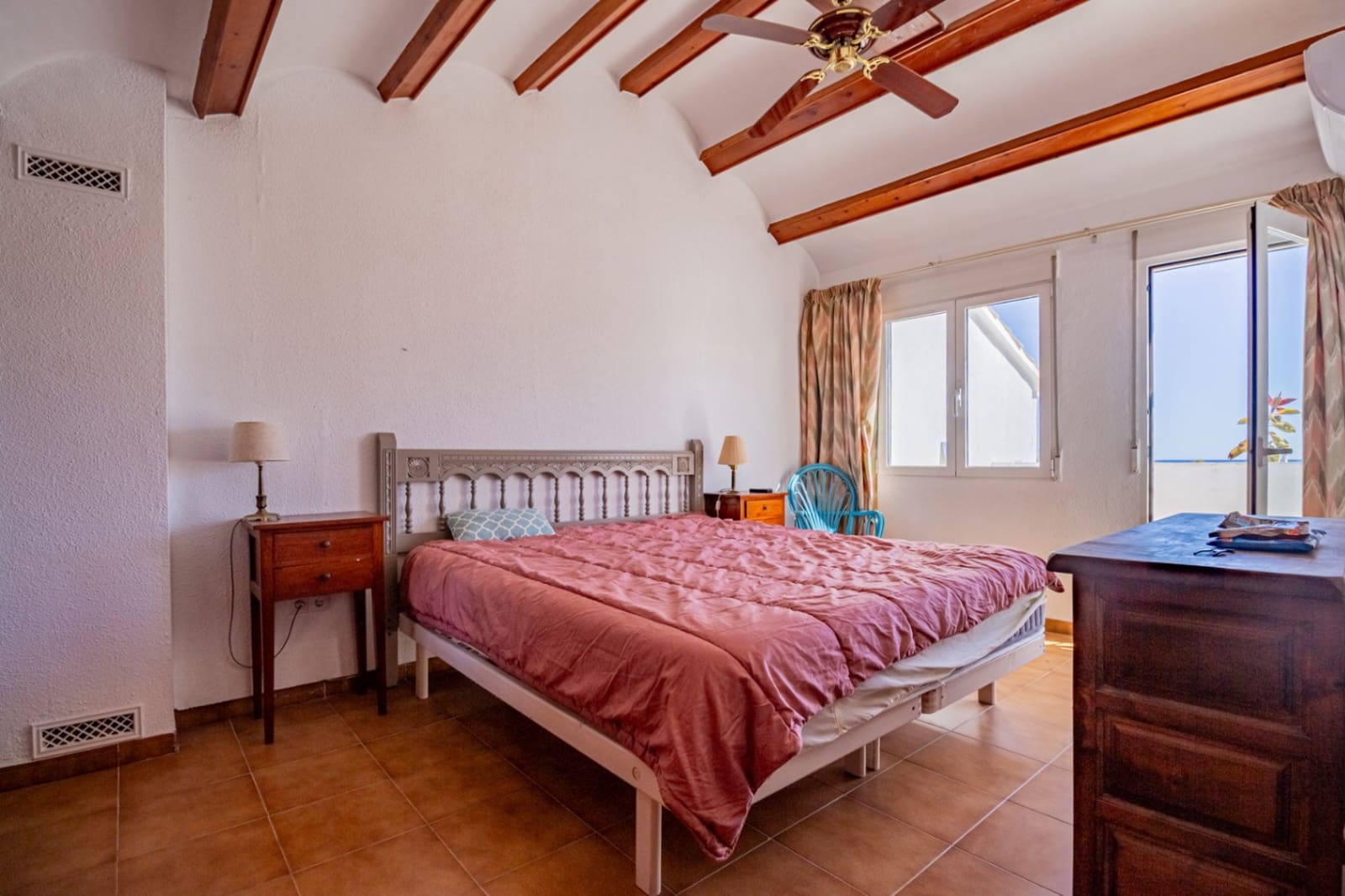 4 makuuhuone Paritalo myytävänä paikassa Alfaz del Pi / L'Alfas del Pi mukana uima-altaan 
autotalli - 347 500 € (Ref: 9618649)